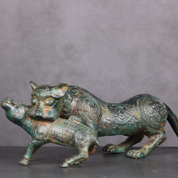 ce10d4529655a5d870247c807bf22bb tiger preying on sheep